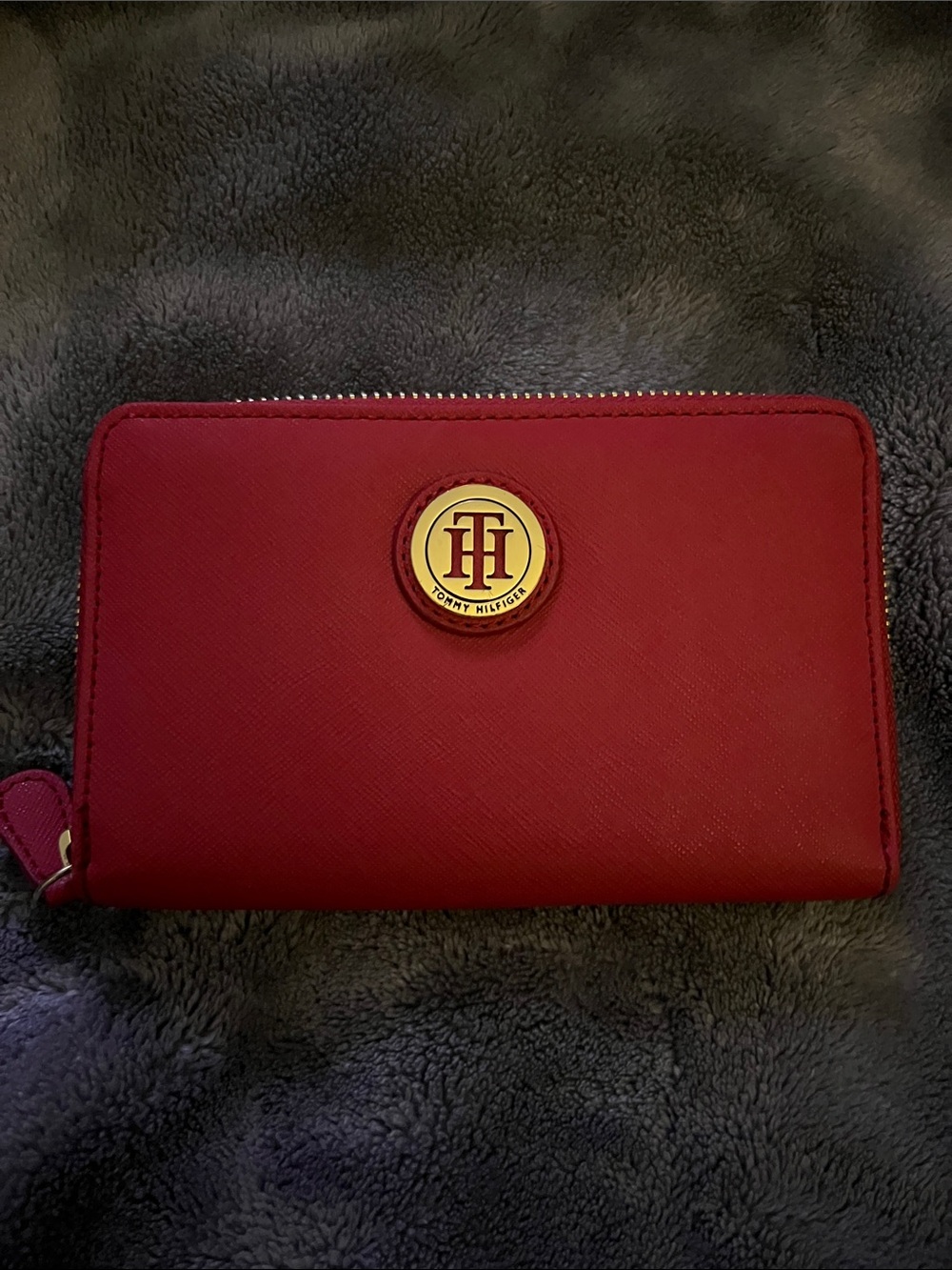 ♦️TOMMY HILFIGER Red Zip Wallet with Gold Logo